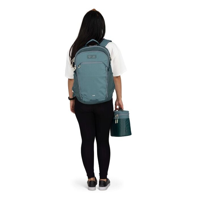 osprey-axis-x-hydro-flask-campus-essentials-bundle-l0 axisxhydroflask_s26_onbody3_cascadeblue_10007249_2.jpg
