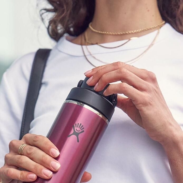32-oz-lightweight-chug-cap-bottle-o7 hf_s26_lightweight_mcinnis_5123_1_8.jpg